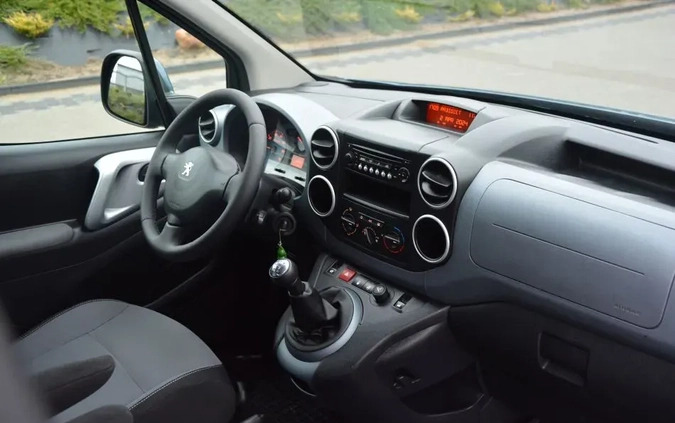 Peugeot Partner cena 29900 przebieg: 214000, rok produkcji 2012 z Toruń małe 781